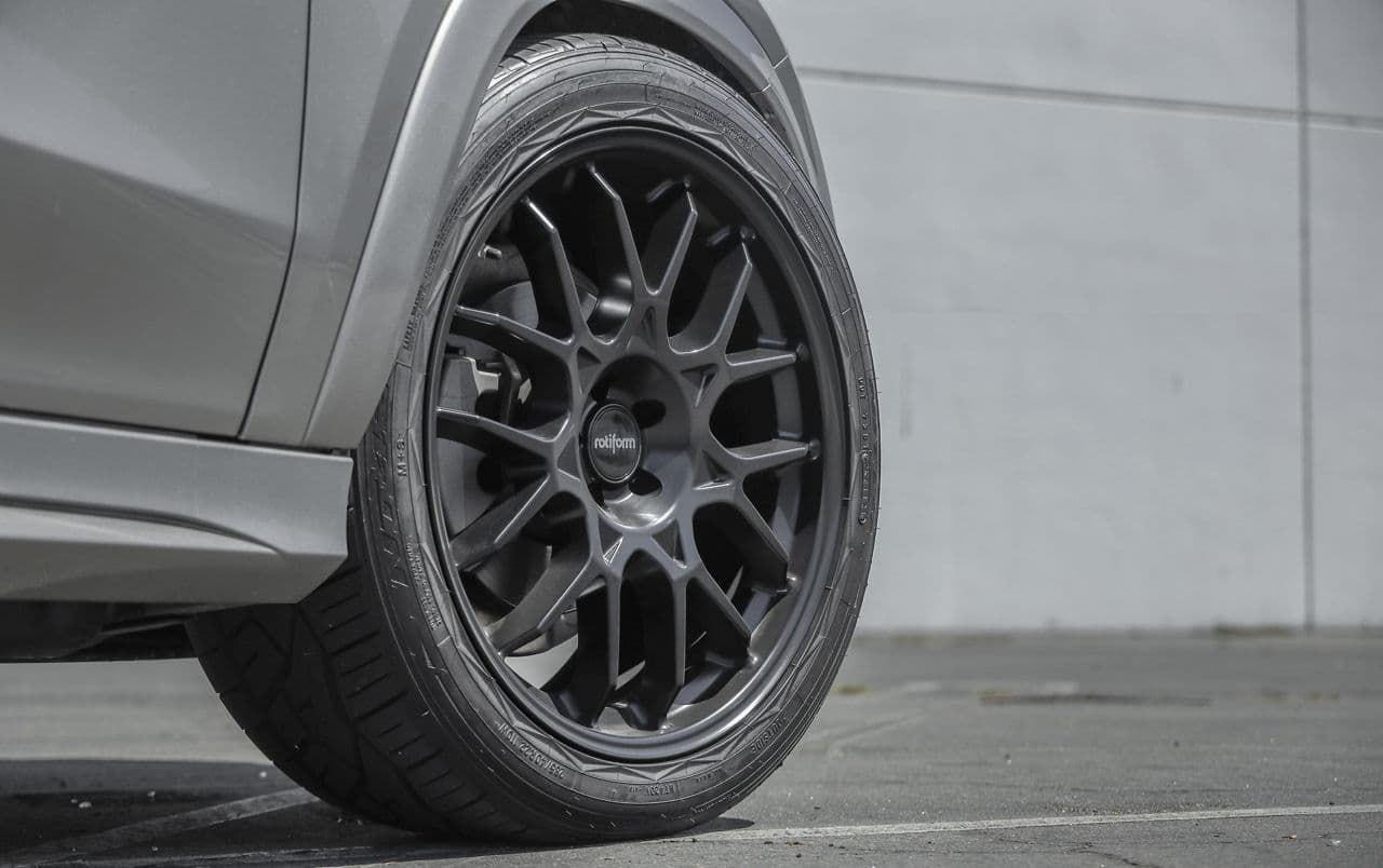 Detail view of 2022 Mercedes-Benz GLE with wheels
