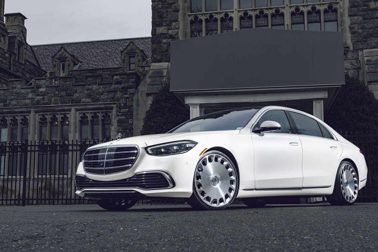 Front view of 2022 Mercedes-Benz S Class with wheels