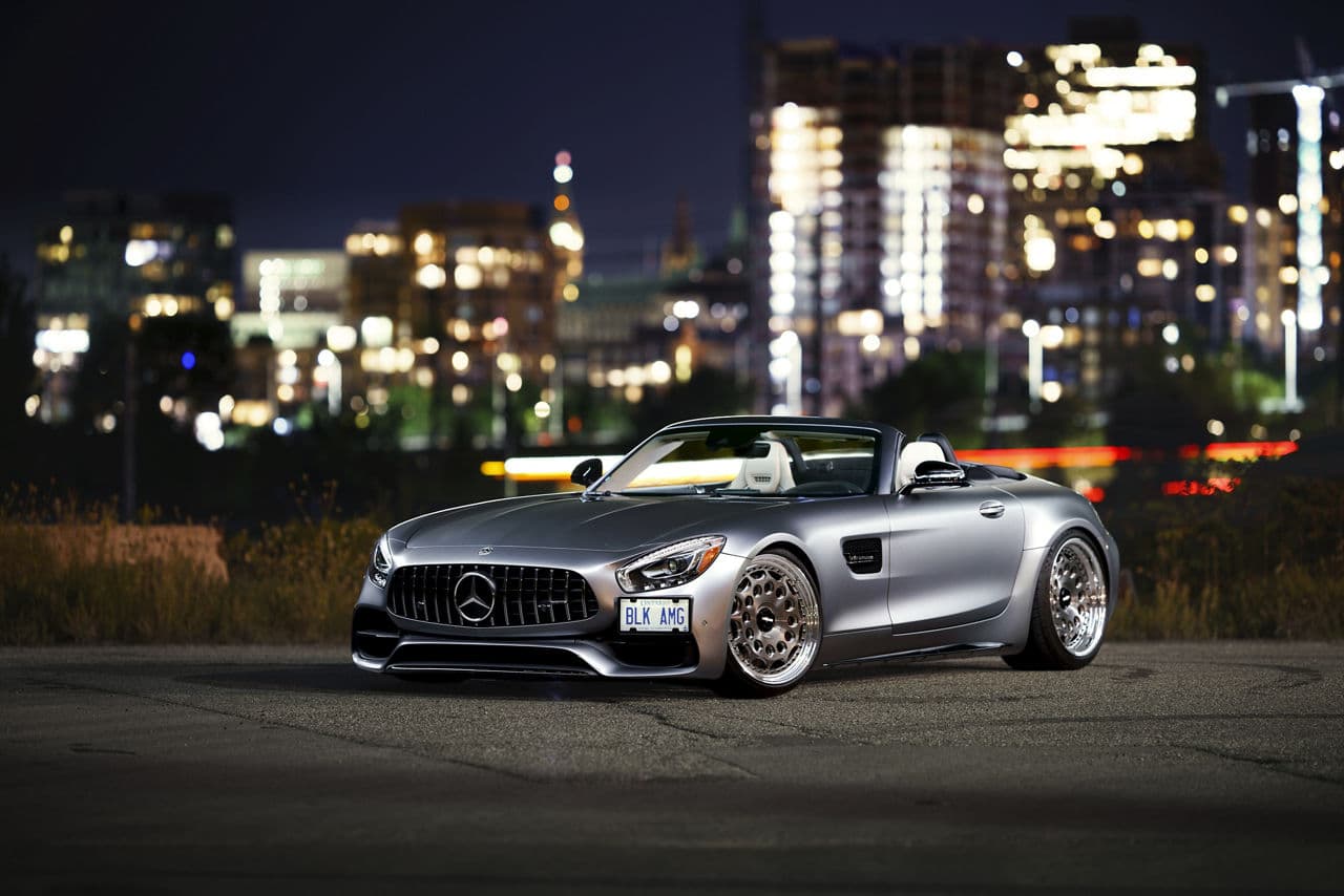 Front view of 2022 Mercedes-Benz SL Roadster with wheels
