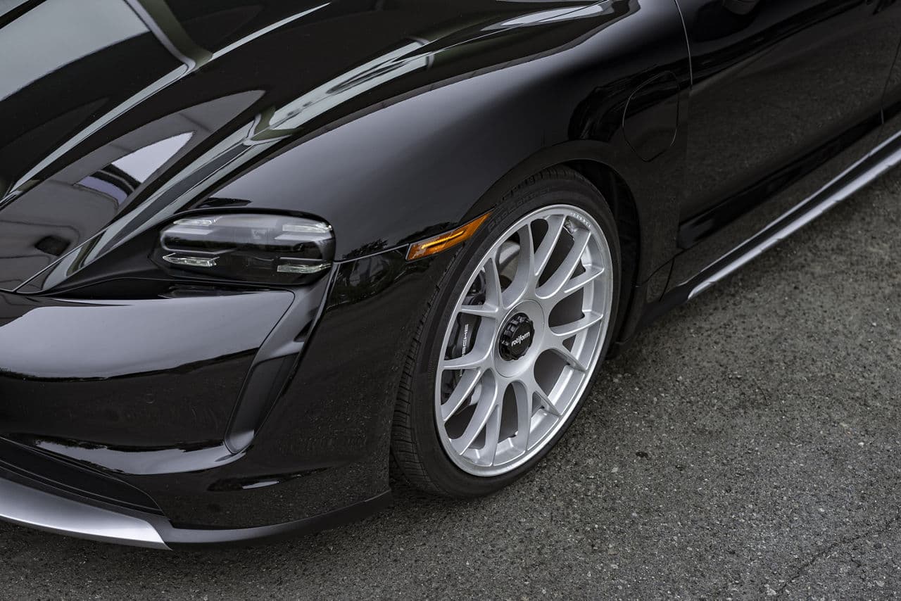 Side profile of 2022 Porsche Taycan with wheels