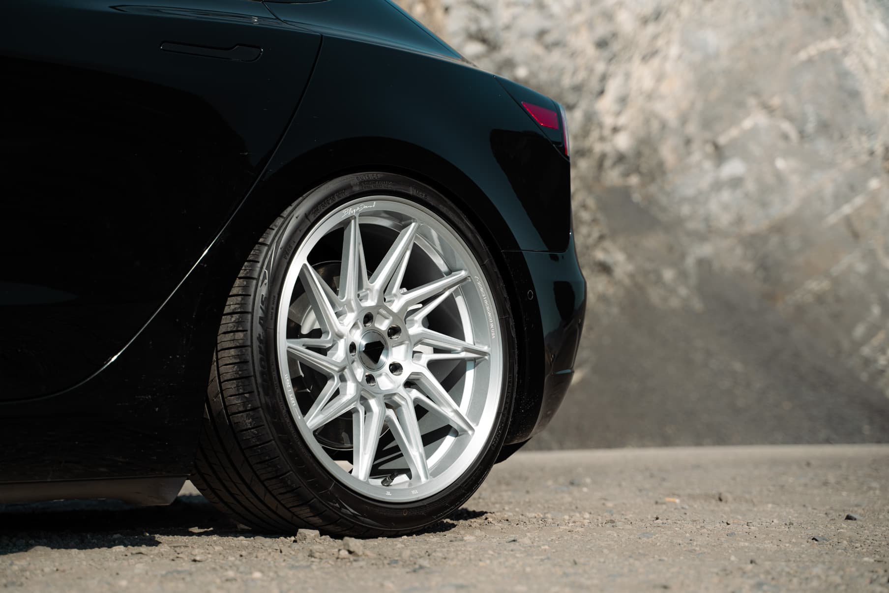 2022 Tesla Model 3 — wheels, interior