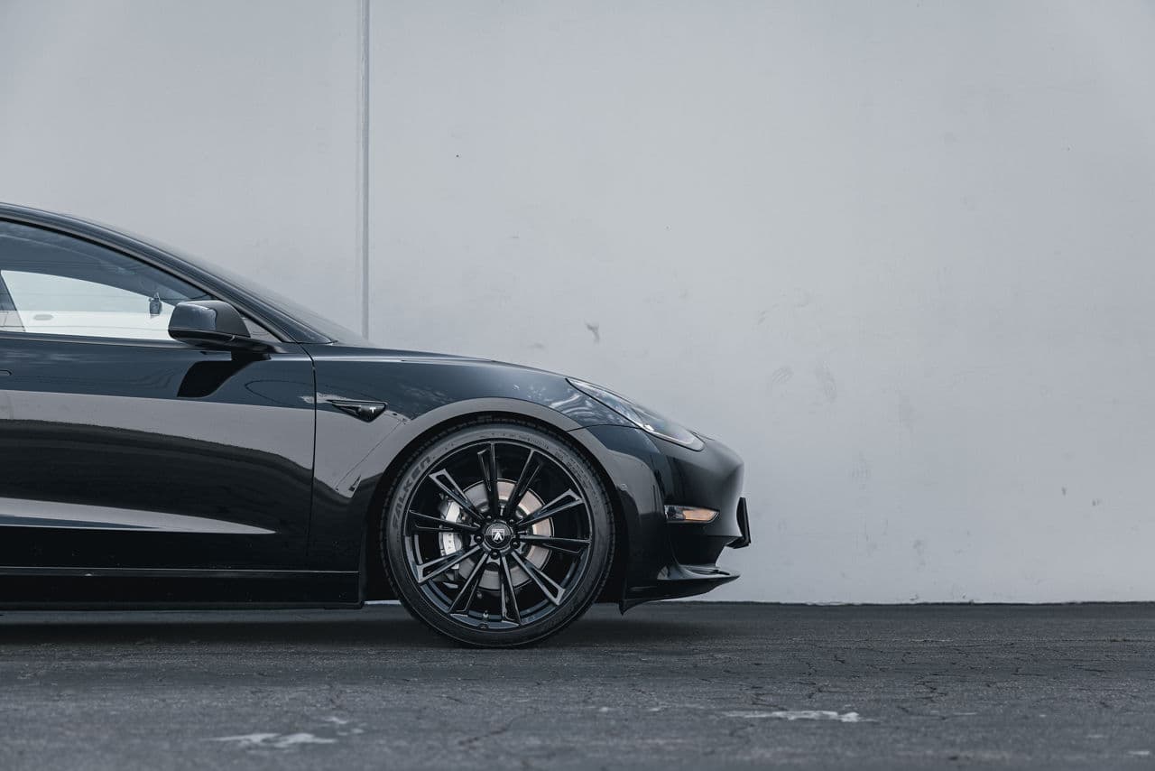 Side profile of 2022 Tesla Model 3 with wheels