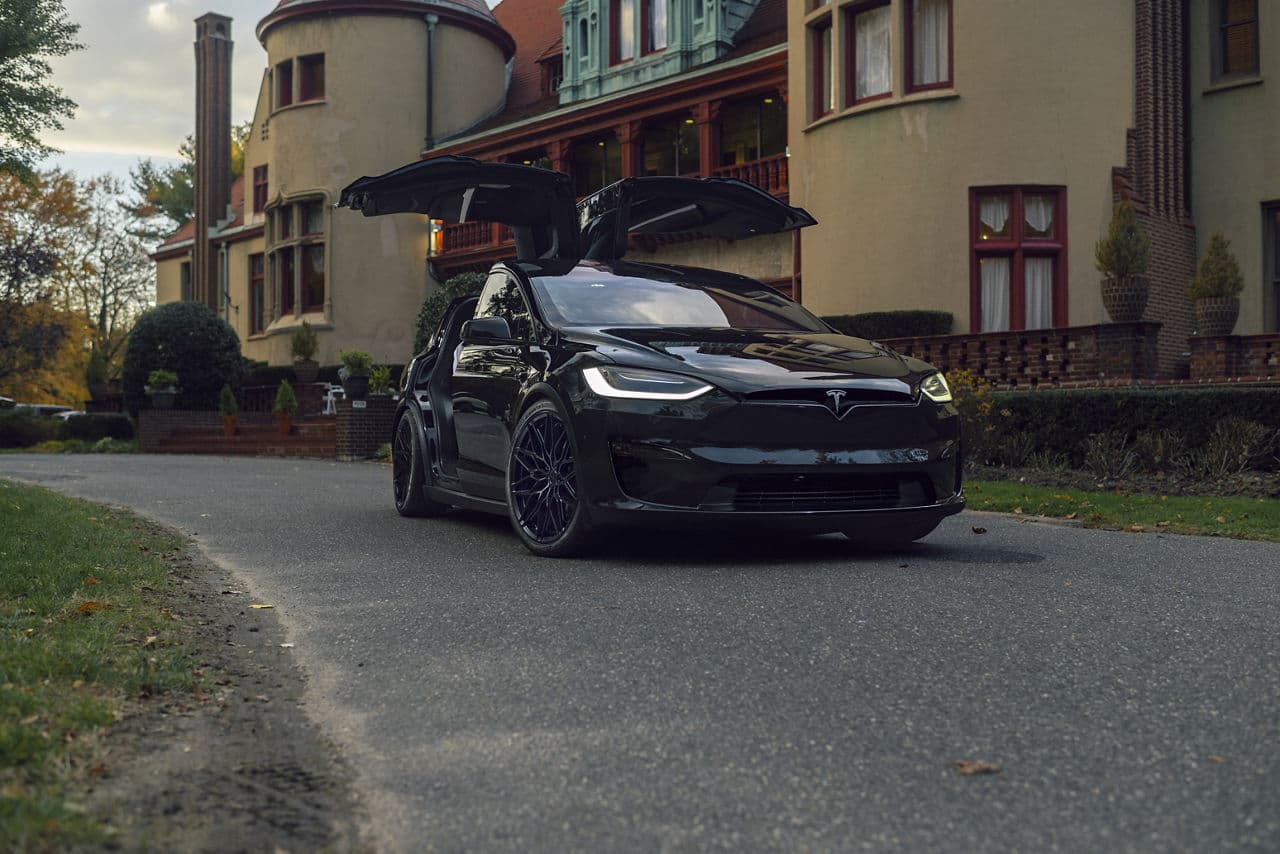 Side profile of 2022 Tesla Model X with wheels