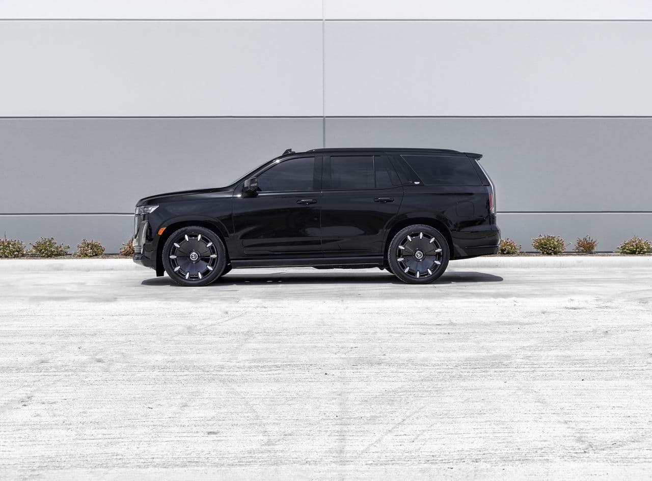 Side profile of 2023 Cadillac Escalade with wheels