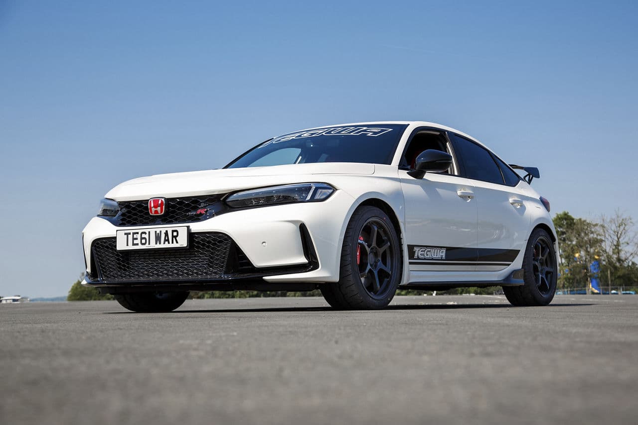 Front view of 2023 Honda Civic Type-R with wheels