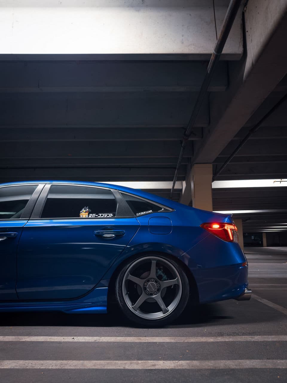 Side profile of 2023 Honda Civic with wheels