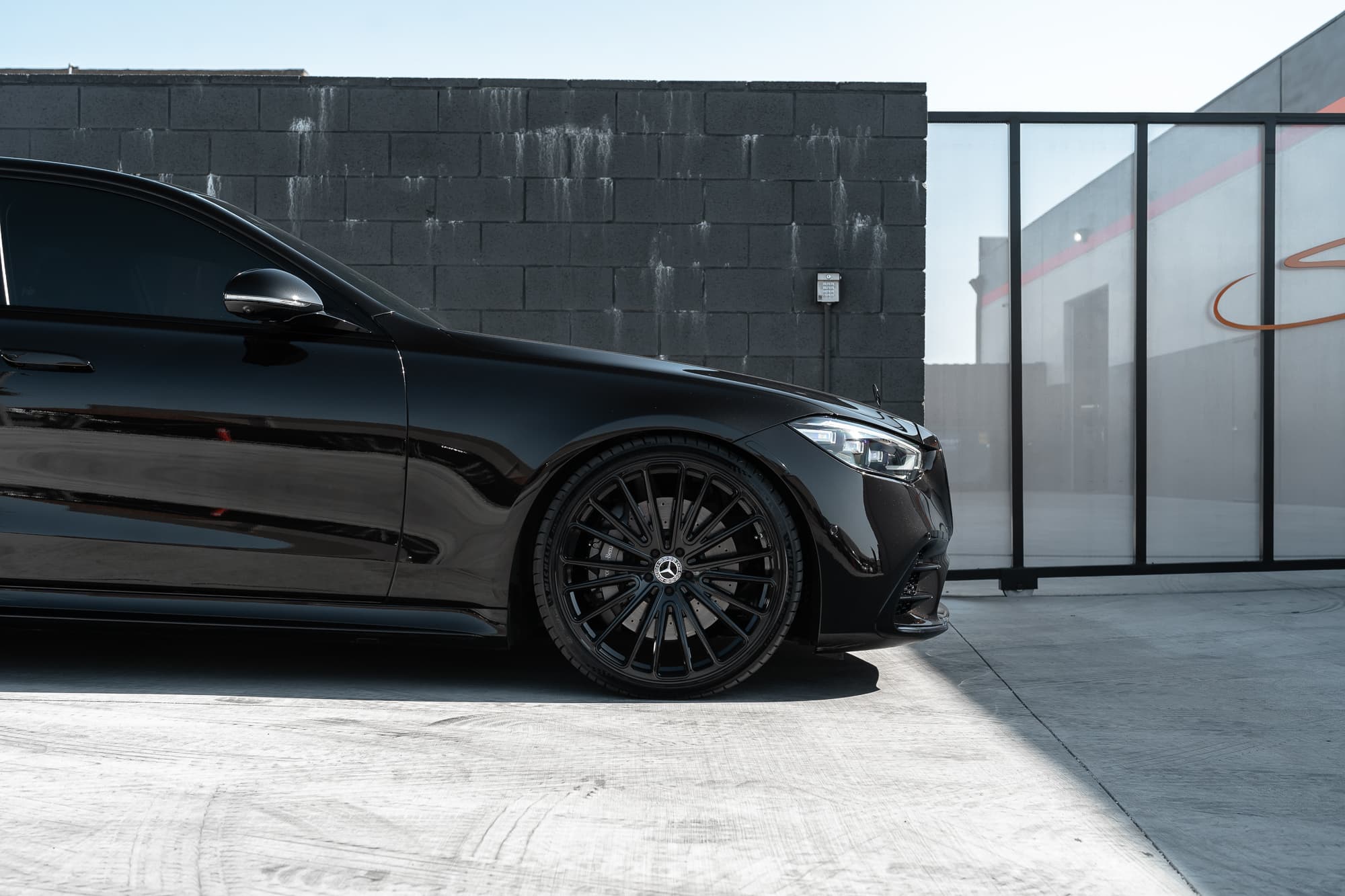 2023 Mercedes-Benz S580 — wheels, detail view